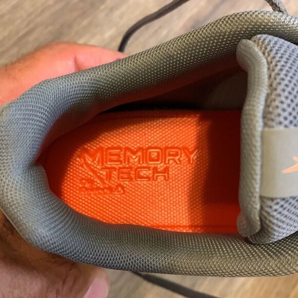 Reebok energylux 2.0 woman’s lite weight running shoes size 6.5. - Picture 10 of 11